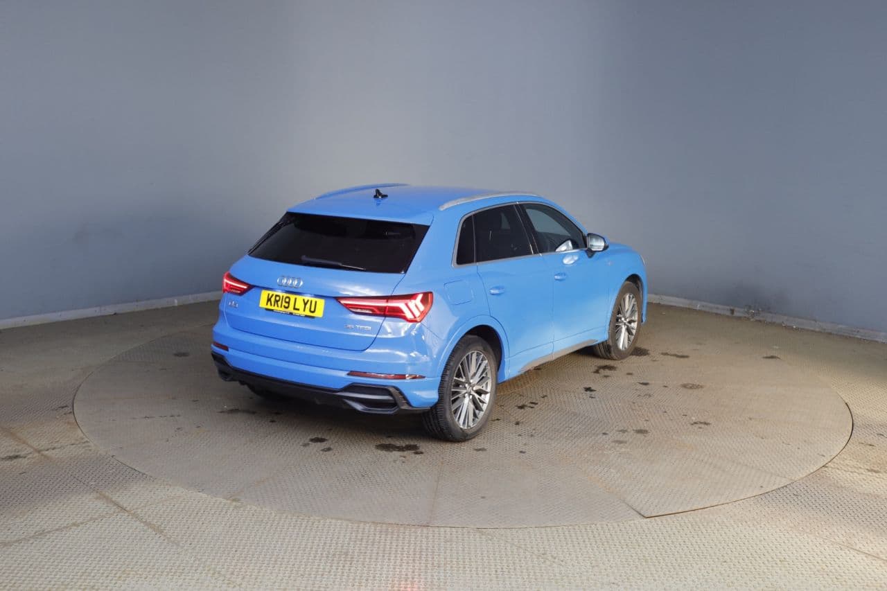 Audi Q3 1.5 TFSI CoD 35 S line — image 6