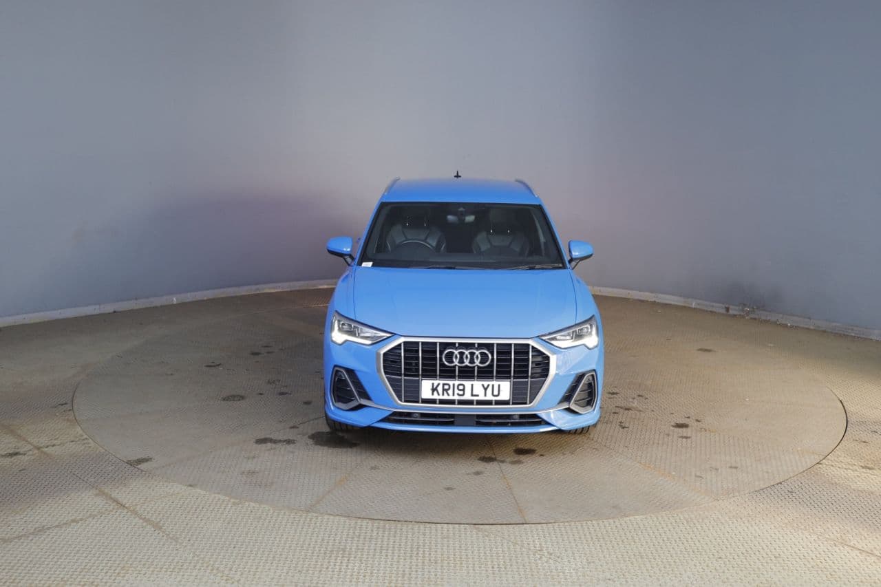 Audi Q3 1.5 TFSI CoD 35 S line — image 2