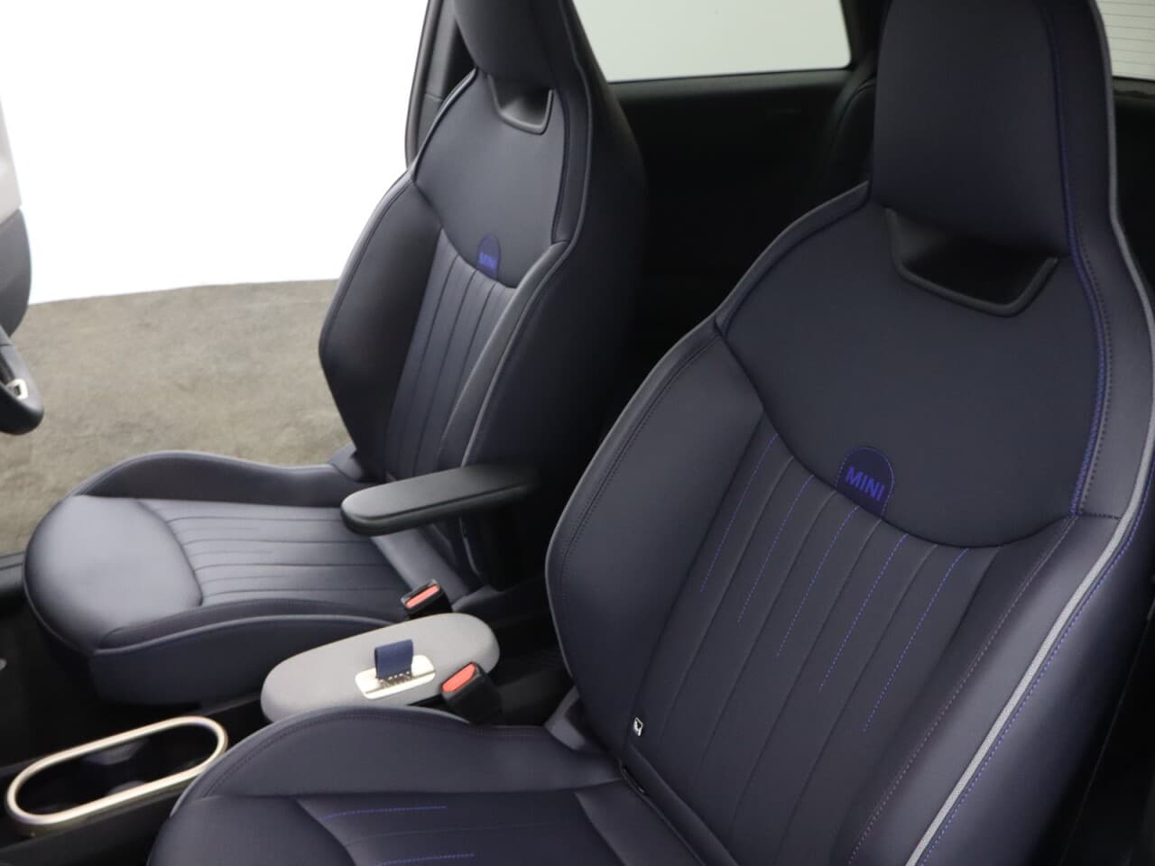 Mini Cooper E 160KW 54KWH SE EXCLUSIVE L3 — image 47