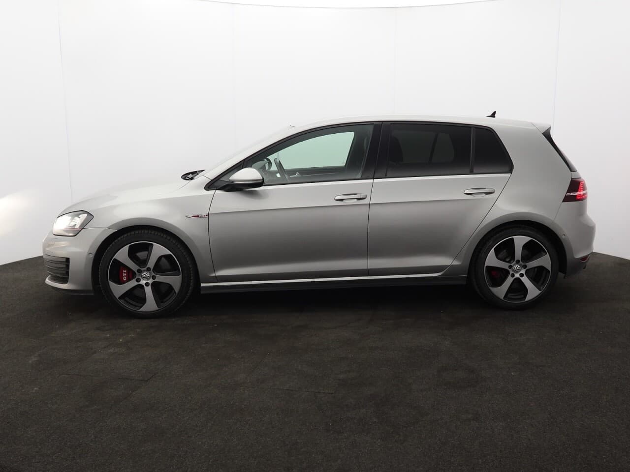 Volkswagen Golf 2.0 TSI BlueMotion Tech GTI Performance — image 6