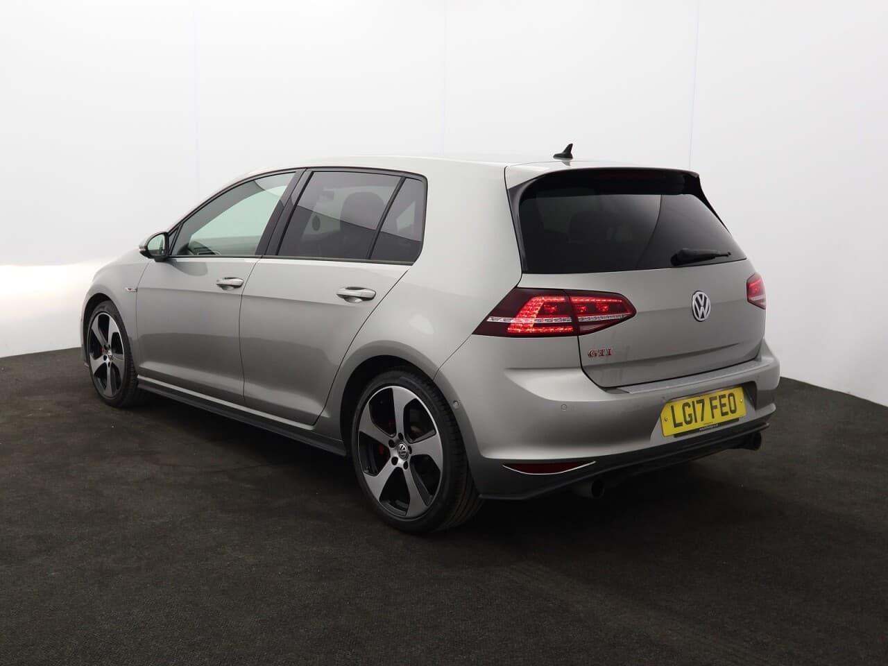 Volkswagen Golf 2.0 TSI BlueMotion Tech GTI Performance — image 8