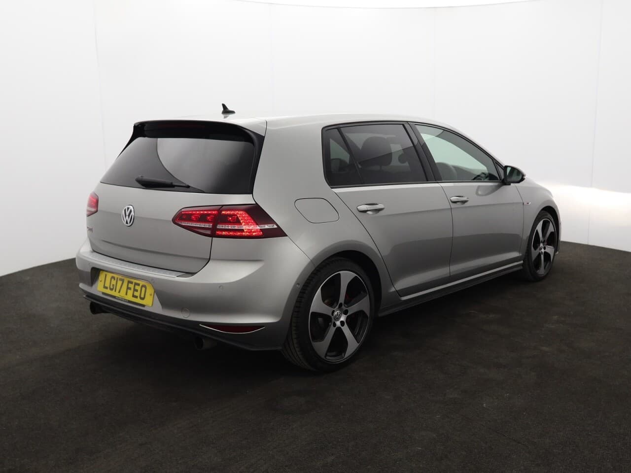 Volkswagen Golf 2.0 TSI BlueMotion Tech GTI Performance — image 10