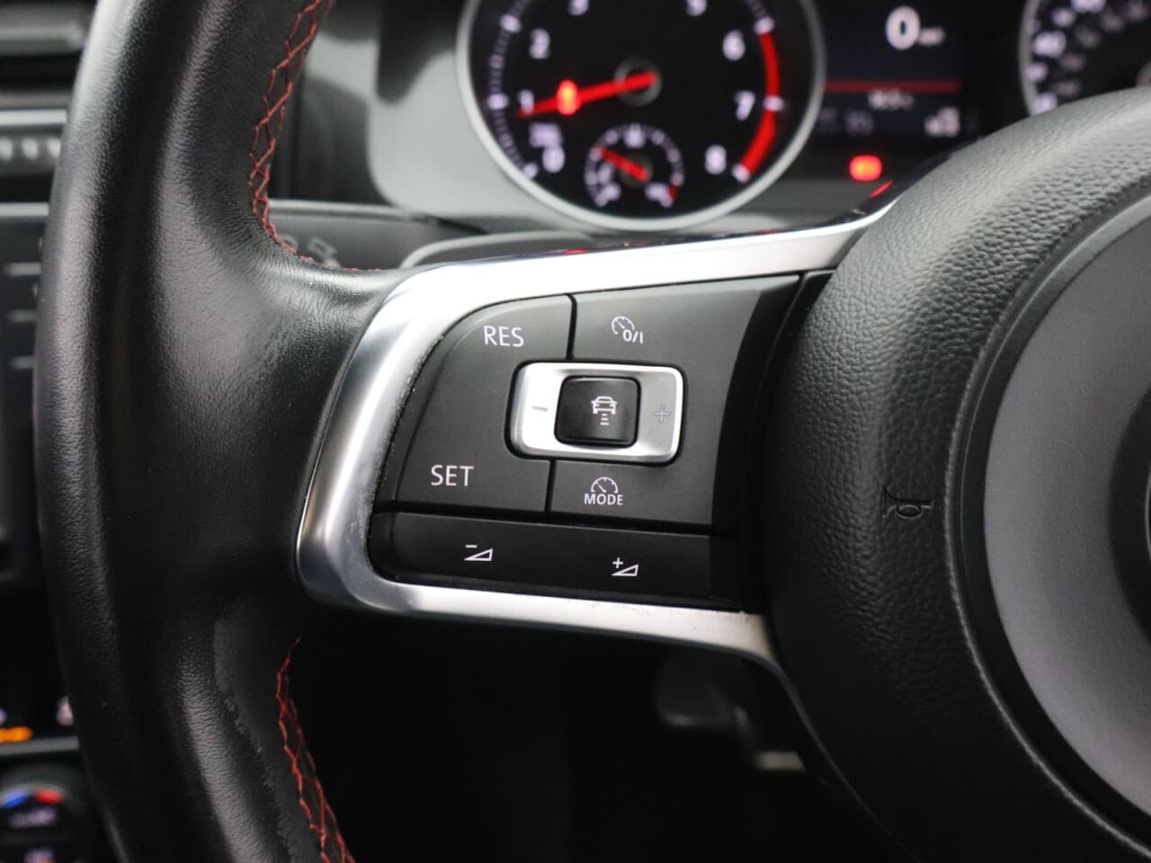 Volkswagen Golf 2.0 TSI BlueMotion Tech GTI Performance — image 17