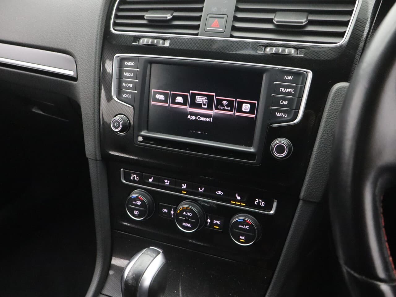 Volkswagen Golf 2.0 TSI BlueMotion Tech GTI Performance — image 22
