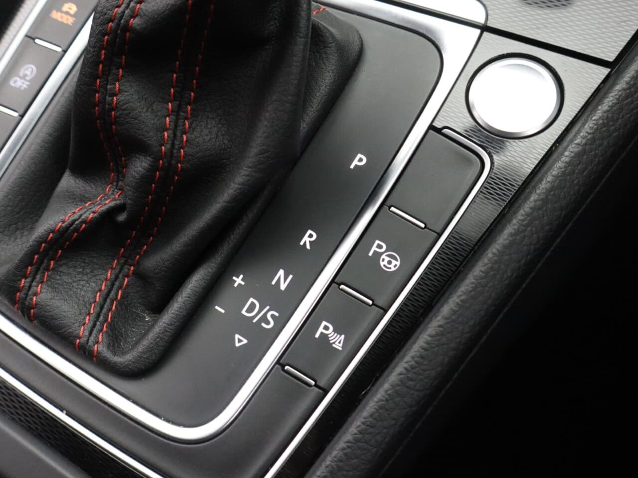 Volkswagen Golf 2.0 TSI BlueMotion Tech GTI Performance — image 26