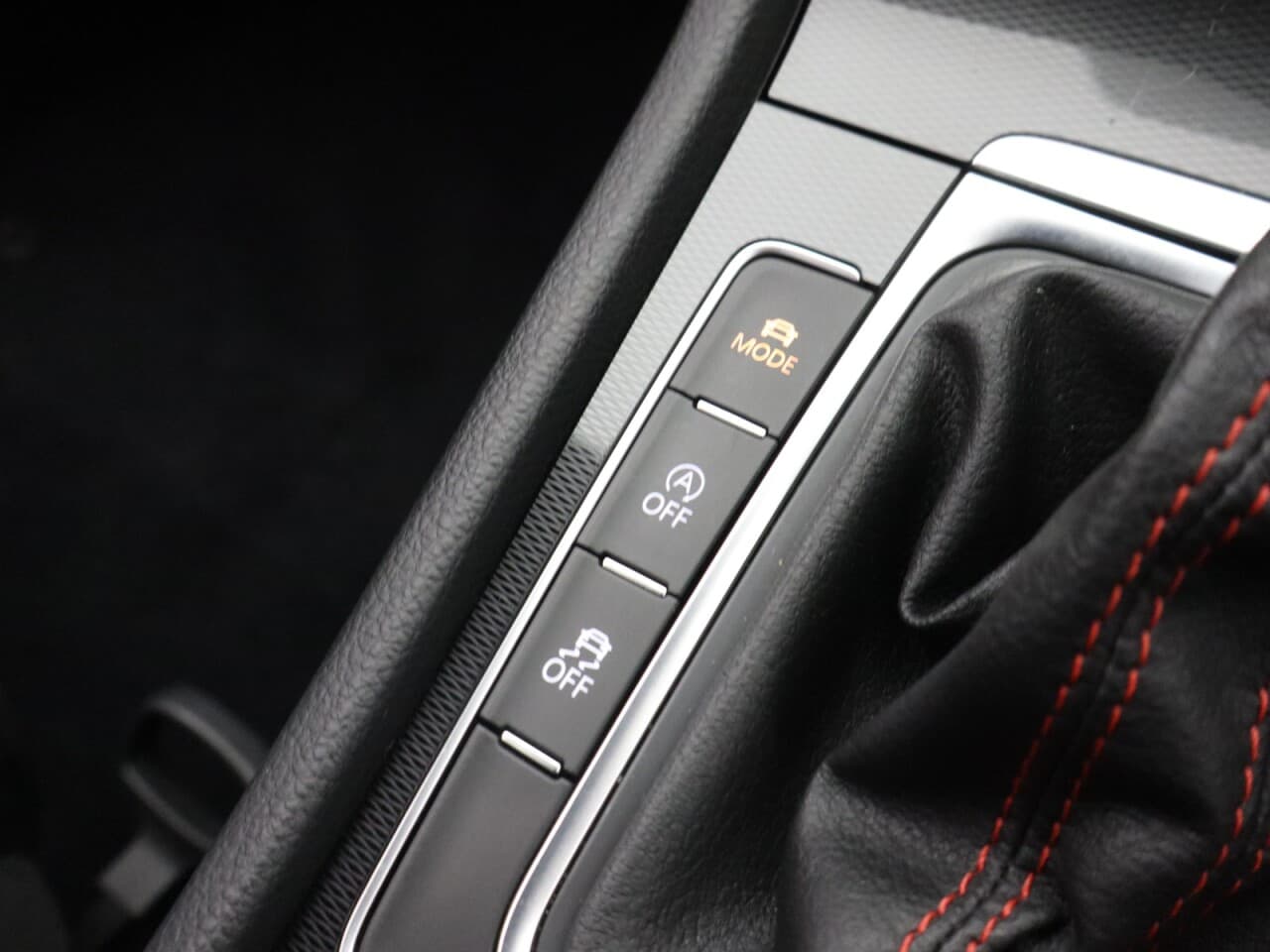 Volkswagen Golf 2.0 TSI BlueMotion Tech GTI Performance — image 28