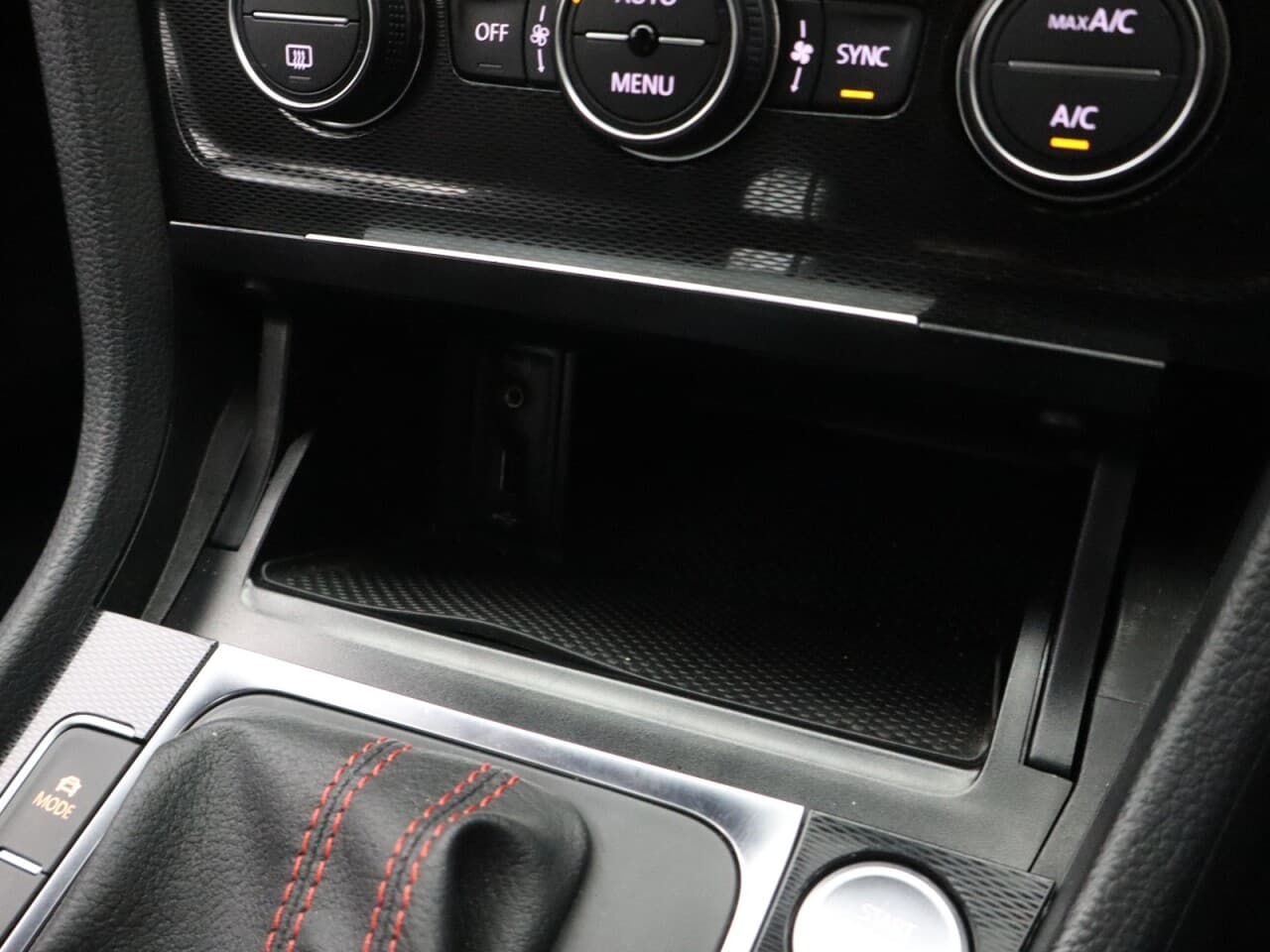 Volkswagen Golf 2.0 TSI BlueMotion Tech GTI Performance — image 32