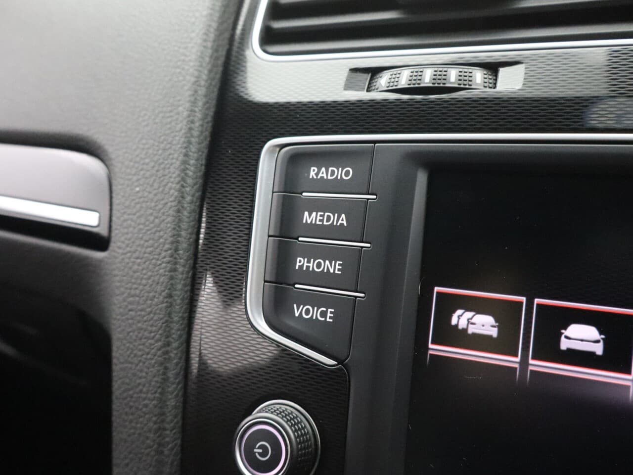 Volkswagen Golf 2.0 TSI BlueMotion Tech GTI Performance — image 36