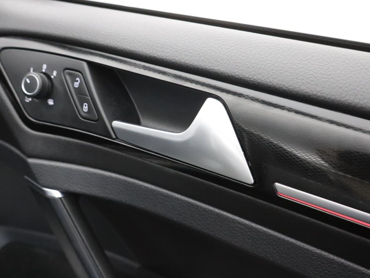 Volkswagen Golf 2.0 TSI BlueMotion Tech GTI Performance — image 55