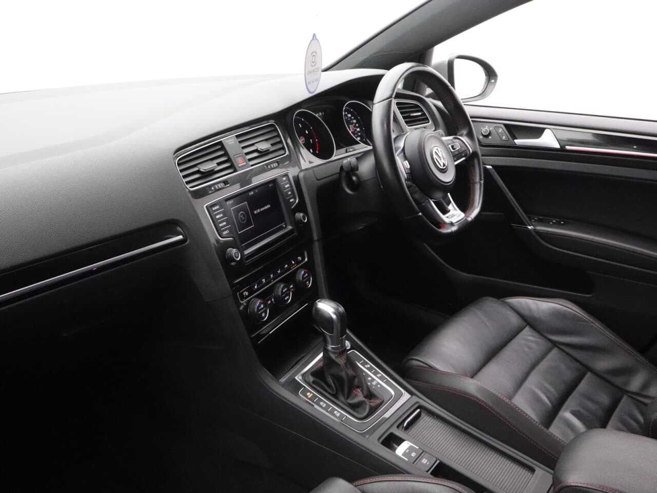 Volkswagen Golf 2.0 TSI BlueMotion Tech GTI Performance — image 48