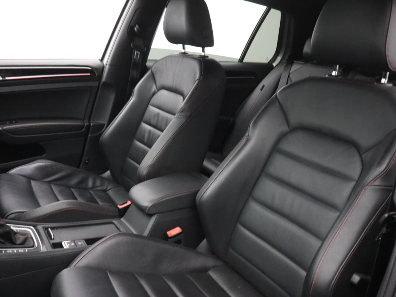 Volkswagen Golf 2.0 TSI BlueMotion Tech GTI Performance — image 49