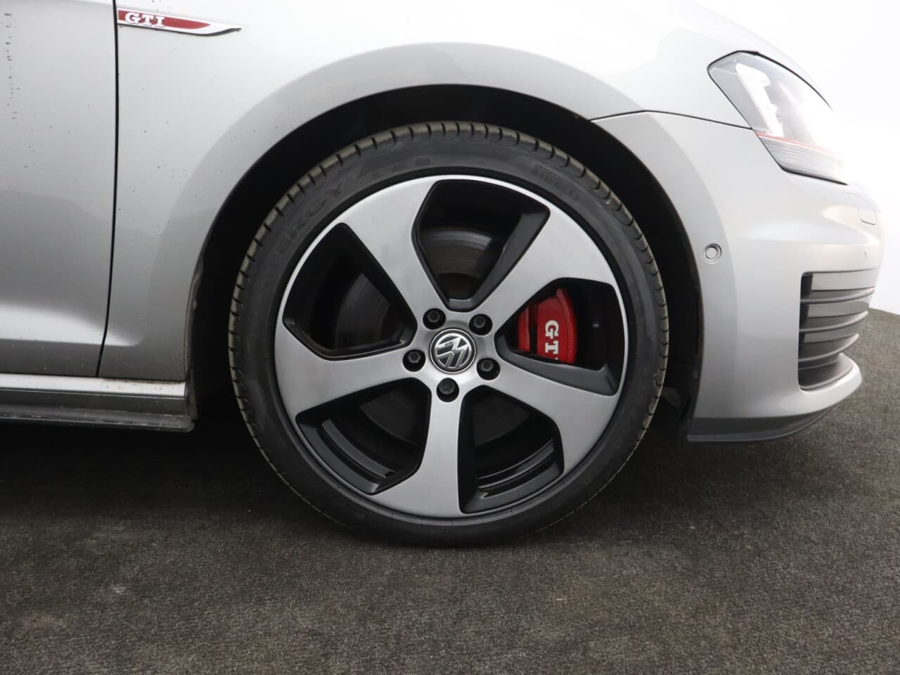 Volkswagen Golf 2.0 TSI BlueMotion Tech GTI Performance — image 56