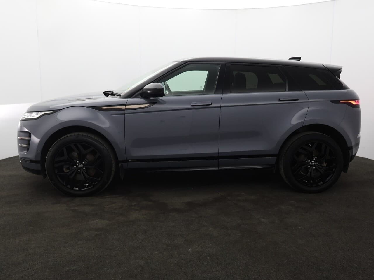 Land Rover Range Rover Evoque 2.0 D180 MHEV First Edition — image 6