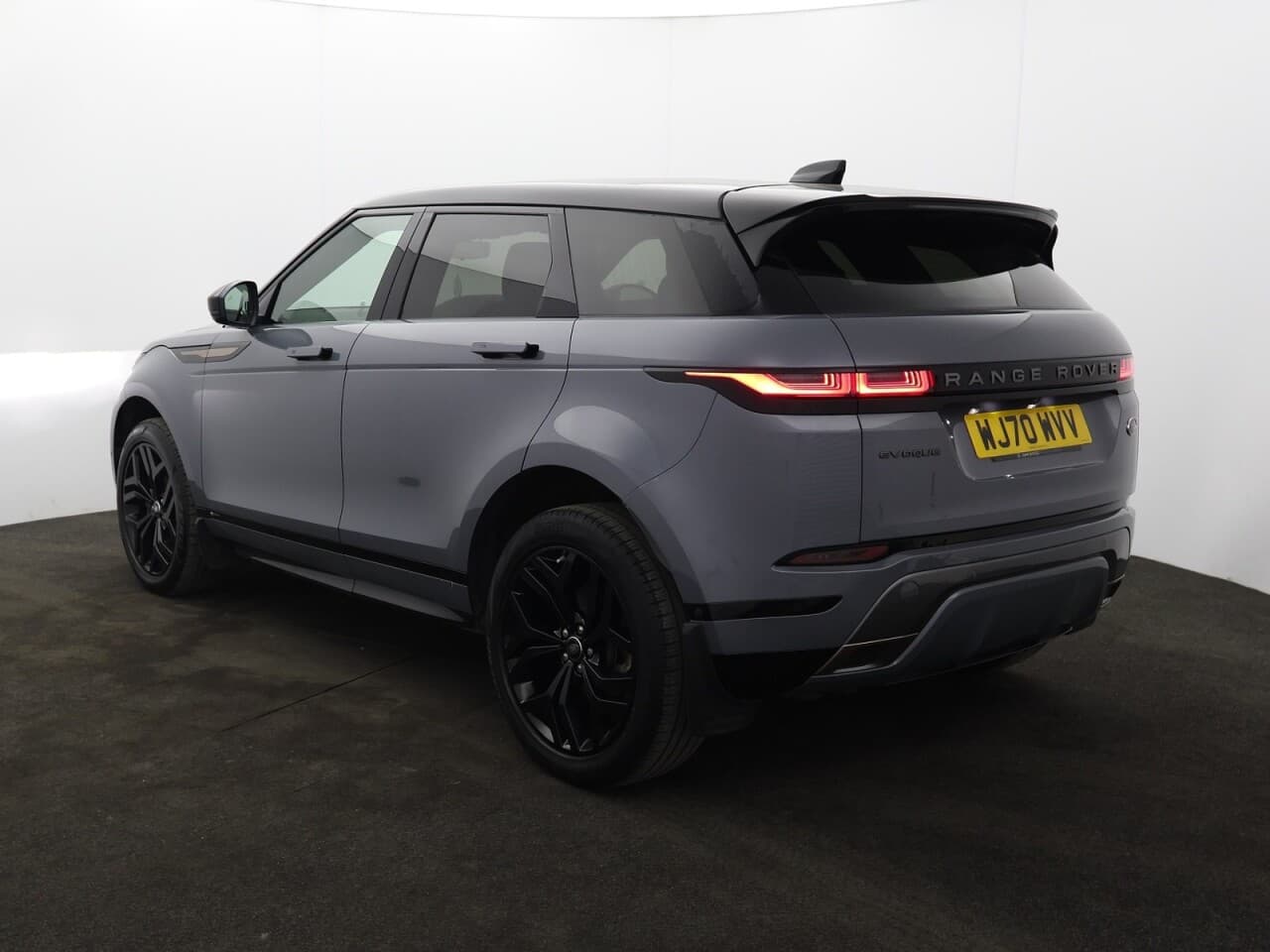 Land Rover Range Rover Evoque 2.0 D180 MHEV First Edition — image 8