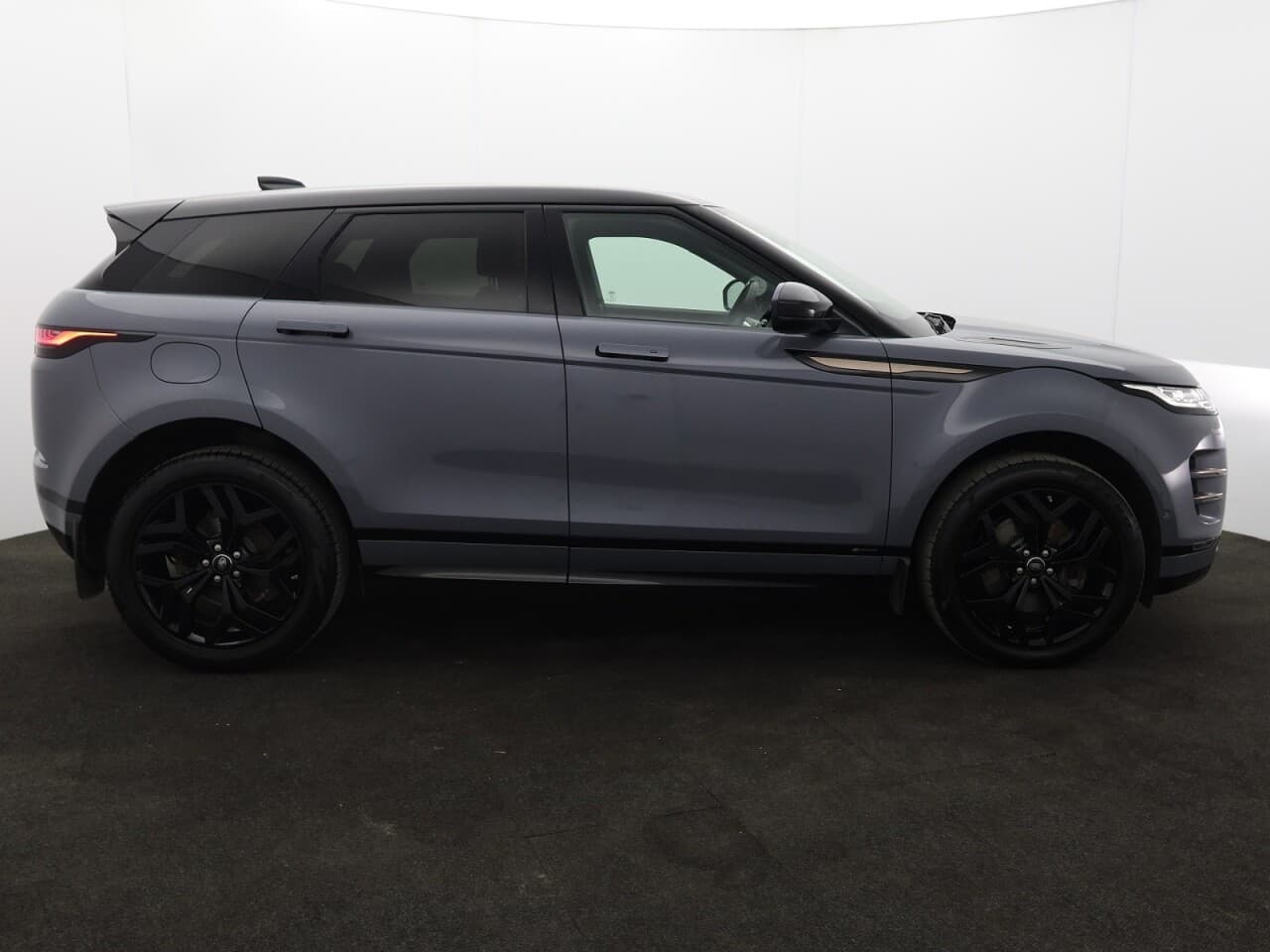 Land Rover Range Rover Evoque 2.0 D180 MHEV First Edition — image 11