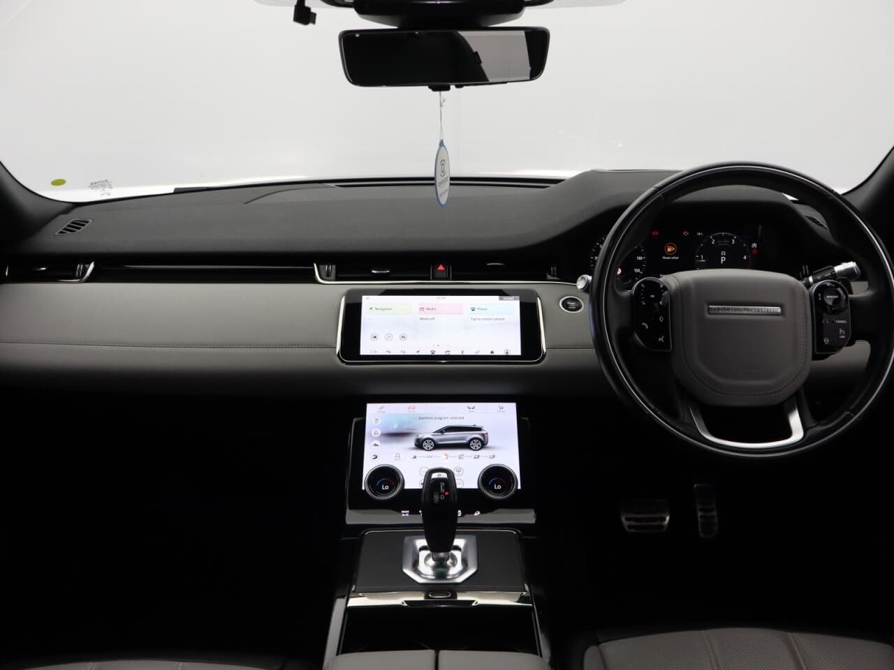 Land Rover Range Rover Evoque 2.0 D180 MHEV First Edition — image 12