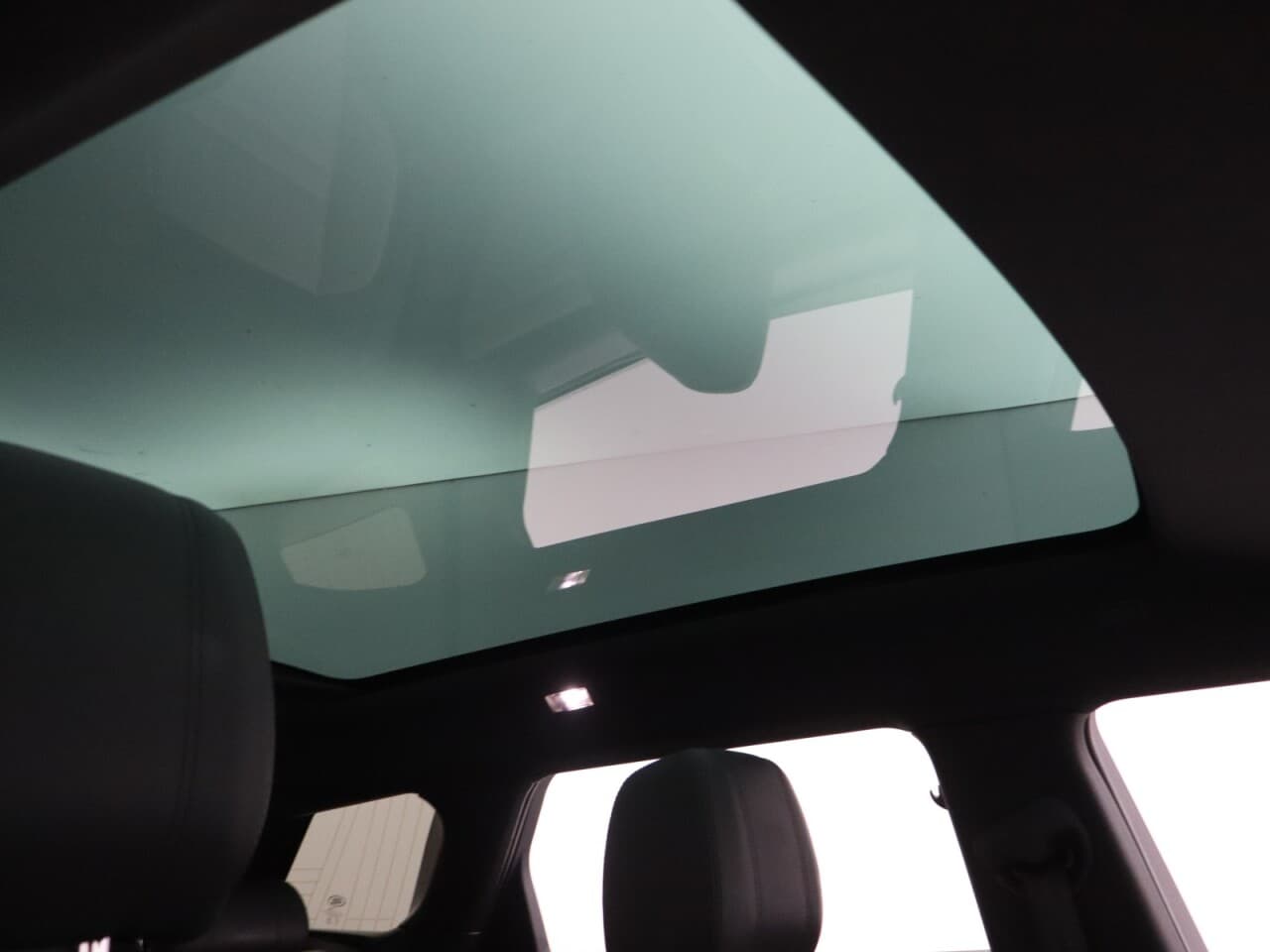 Land Rover Range Rover Evoque 2.0 D180 MHEV First Edition — image 17
