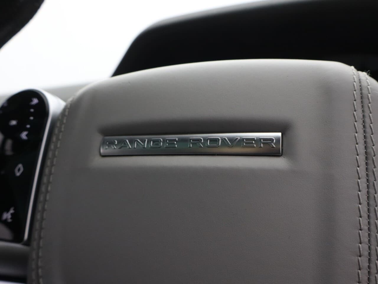 Land Rover Range Rover Evoque 2.0 D180 MHEV First Edition — image 21
