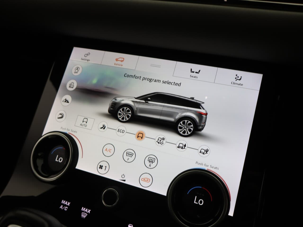 Land Rover Range Rover Evoque 2.0 D180 MHEV First Edition — image 29