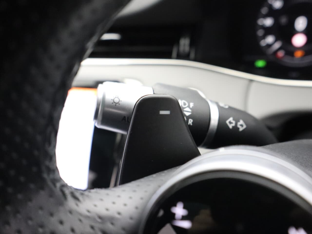 Land Rover Range Rover Evoque 2.0 D180 MHEV First Edition — image 41