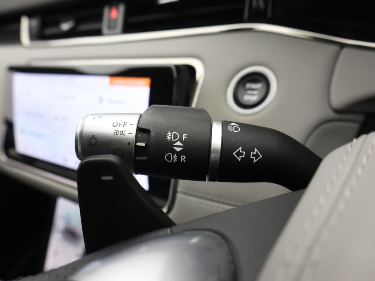 Land Rover Range Rover Evoque 2.0 D180 MHEV First Edition — image 44
