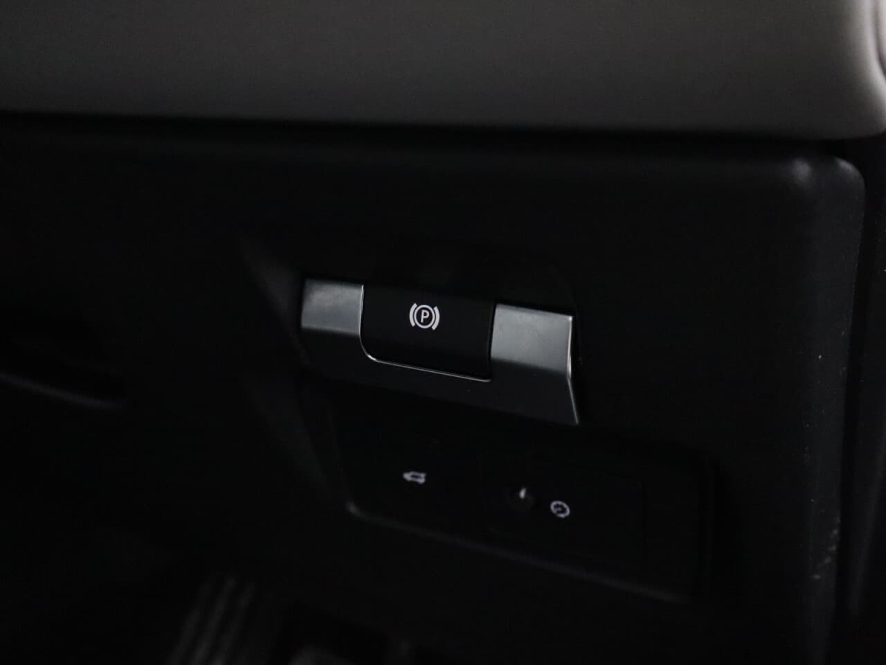 Land Rover Range Rover Evoque 2.0 D180 MHEV First Edition — image 46