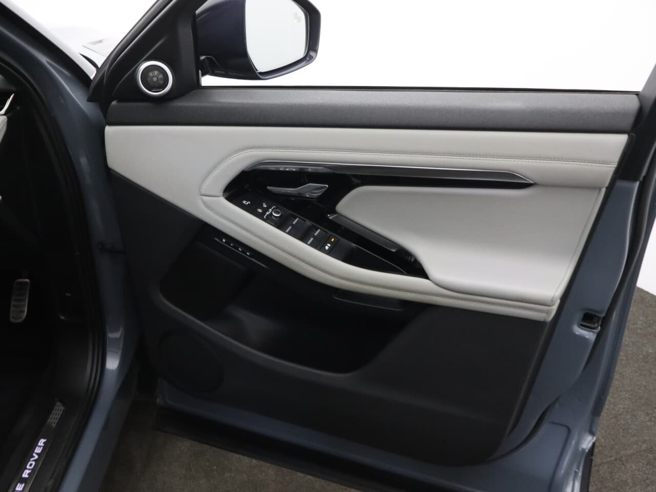 Land Rover Range Rover Evoque 2.0 D180 MHEV First Edition — image 53
