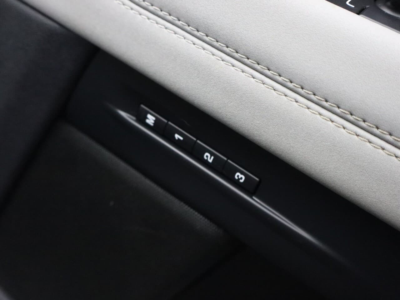 Land Rover Range Rover Evoque 2.0 D180 MHEV First Edition — image 57