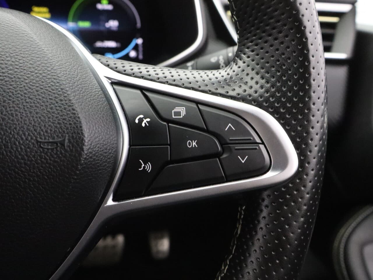 Renault Clio 1.6 E-TECH E-Tech engineered — image 18