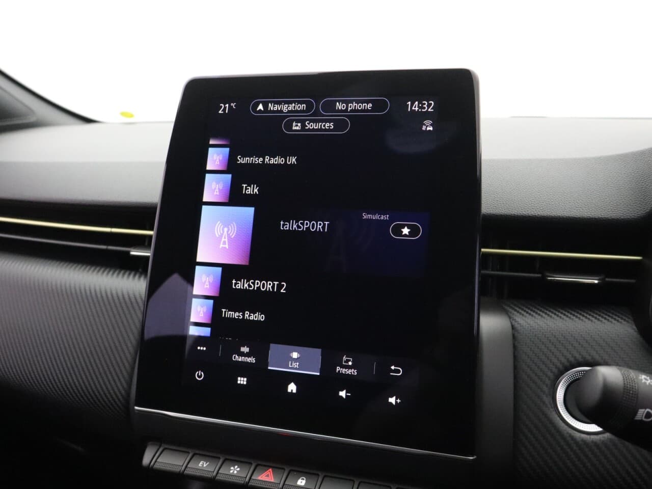 Renault Clio 1.6 E-TECH E-Tech engineered — image 37