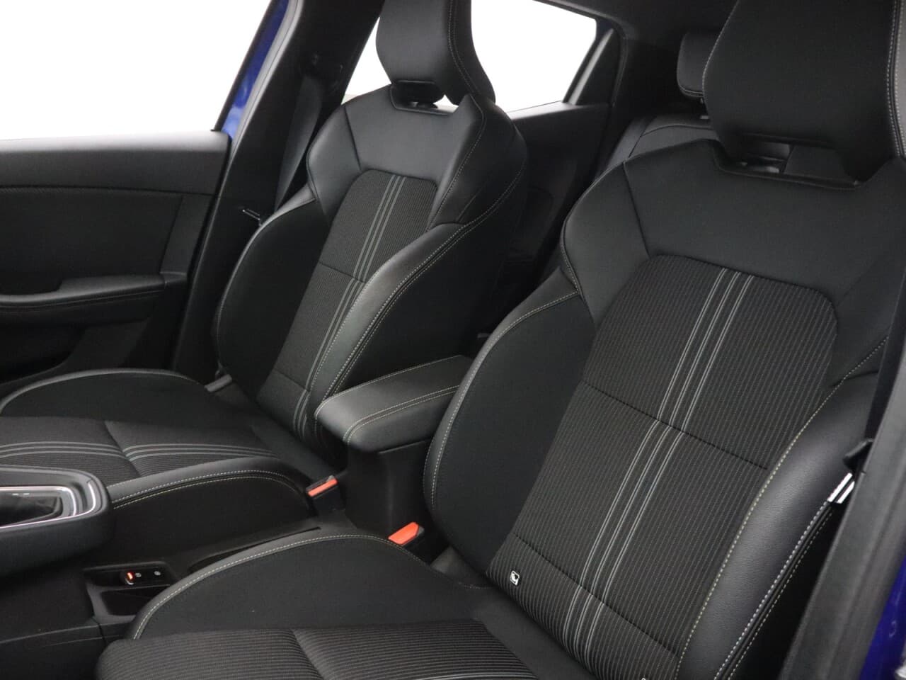 Renault Clio 1.6 E-TECH E-Tech engineered — image 42