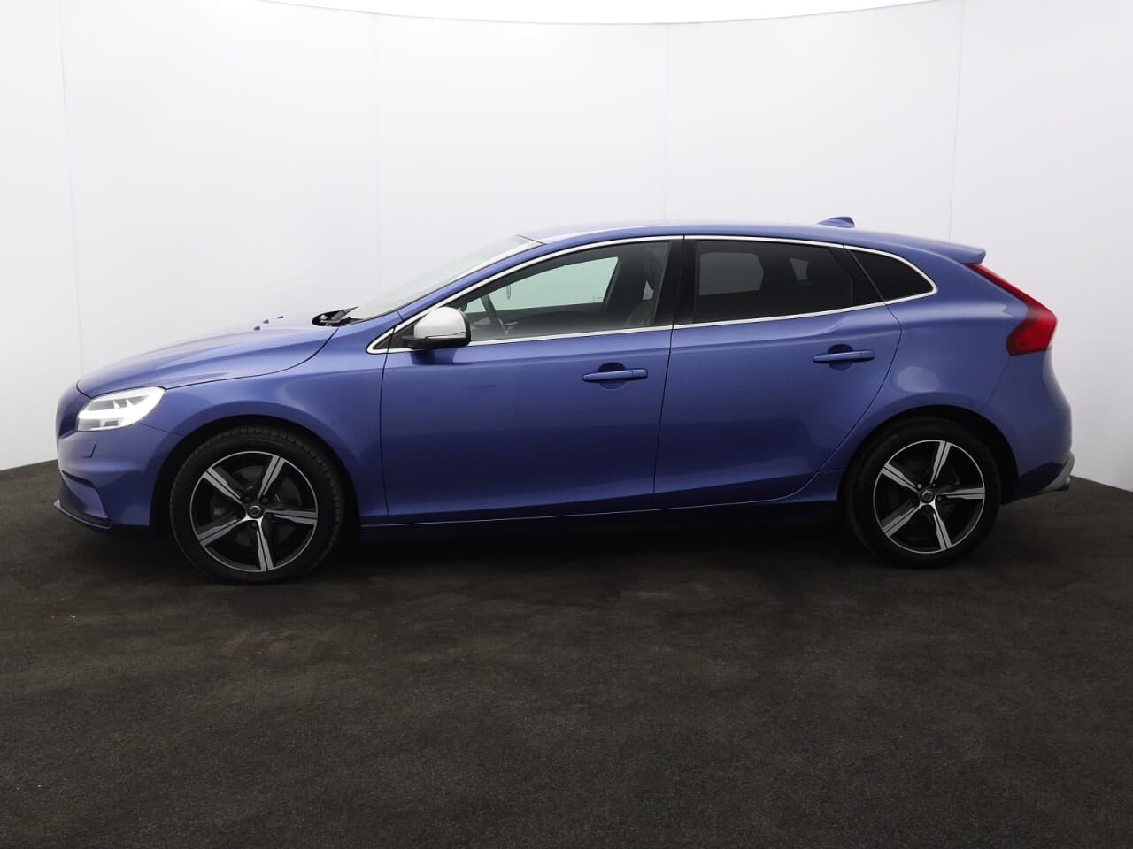 Volvo V40 1.5 T2 R-Design Edition — image 6