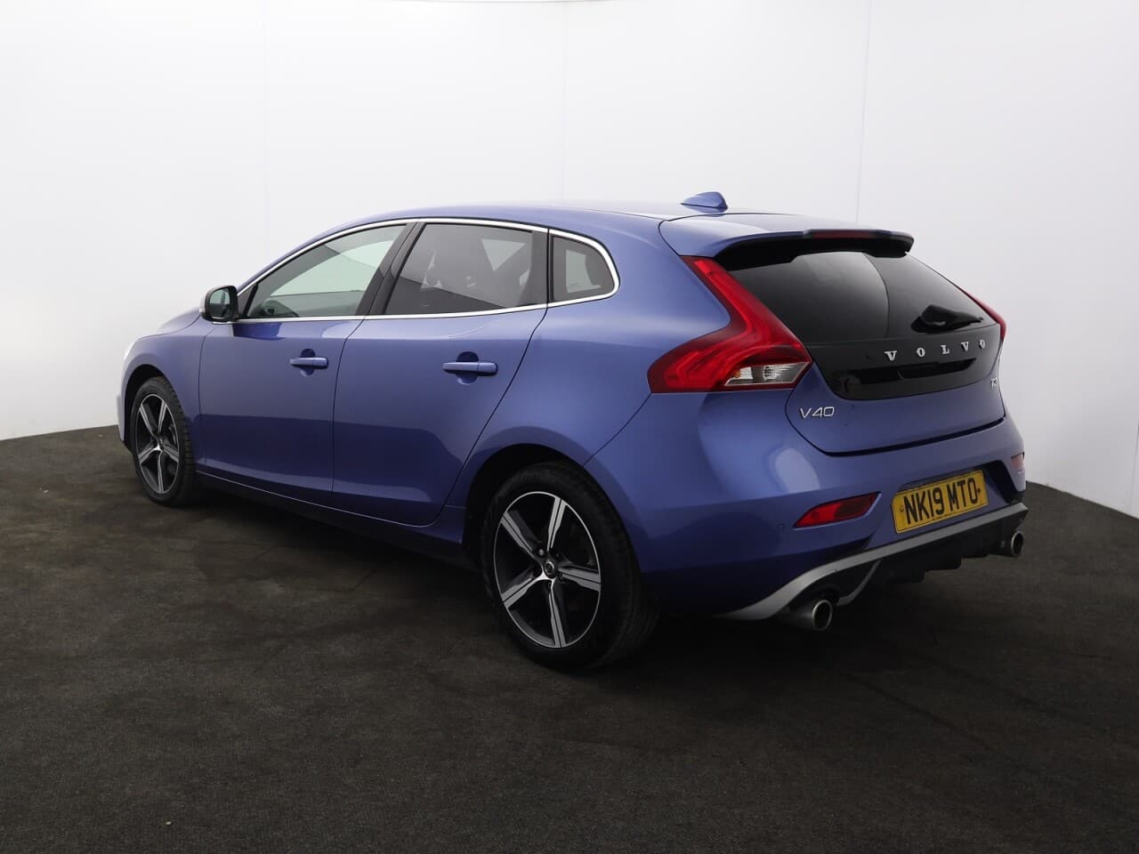 Volvo V40 1.5 T2 R-Design Edition — image 8