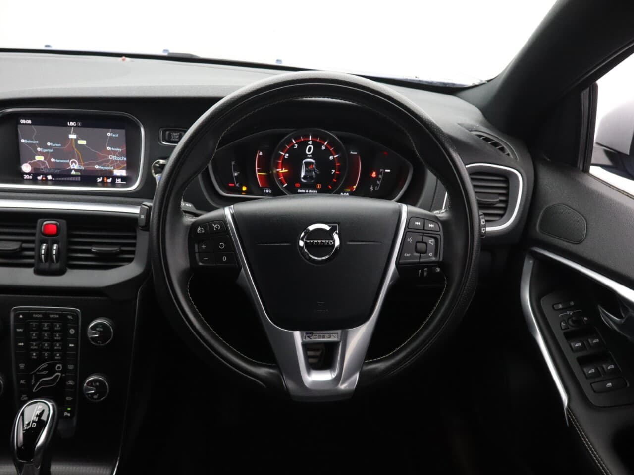 Volvo V40 1.5 T2 R-Design Edition — image 16