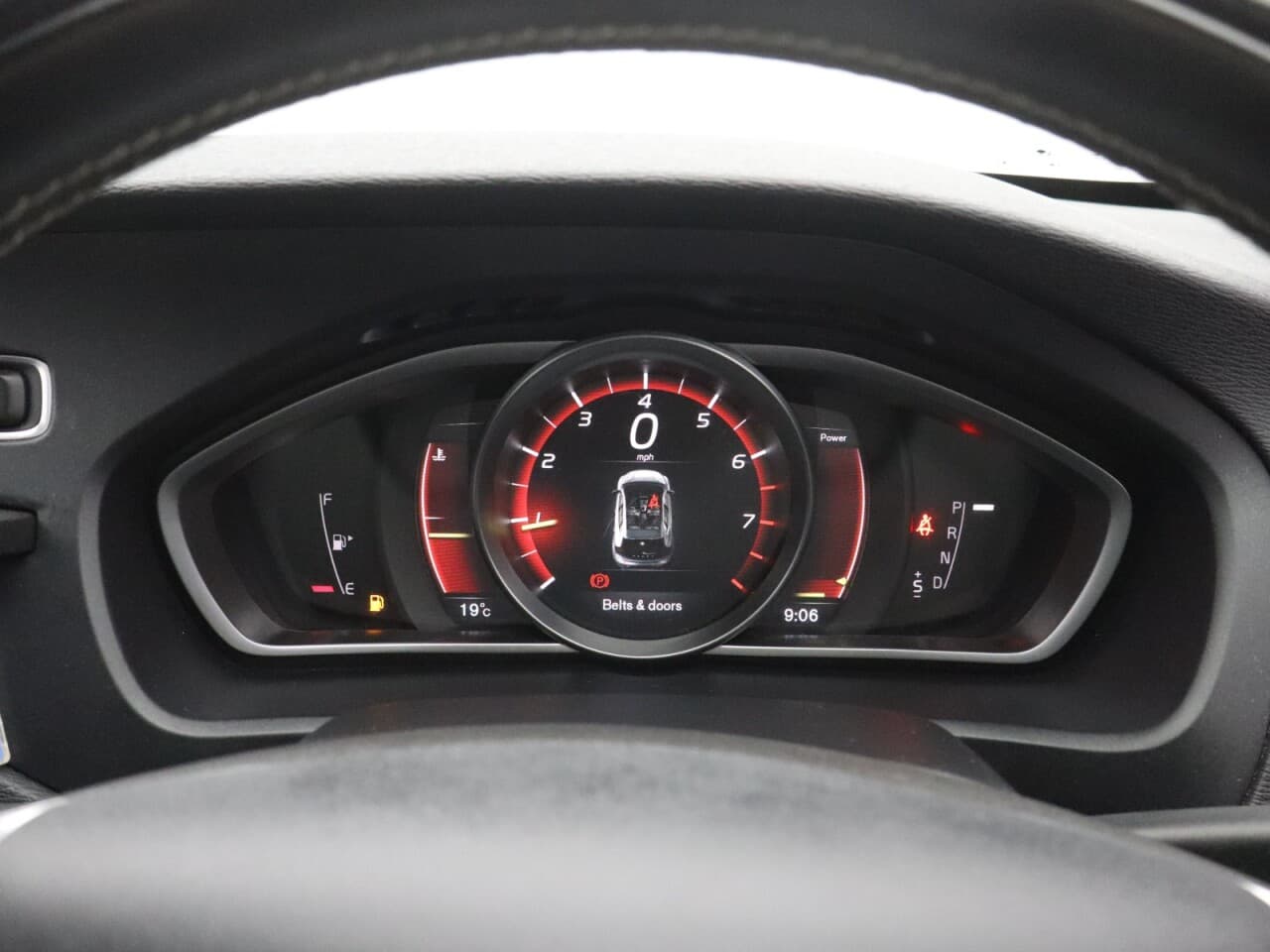 Volvo V40 1.5 T2 R-Design Edition — image 21