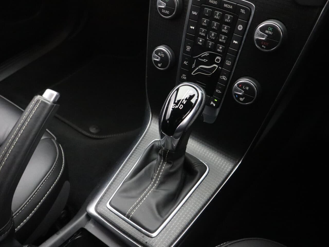 Volvo V40 1.5 T2 R-Design Edition — image 23