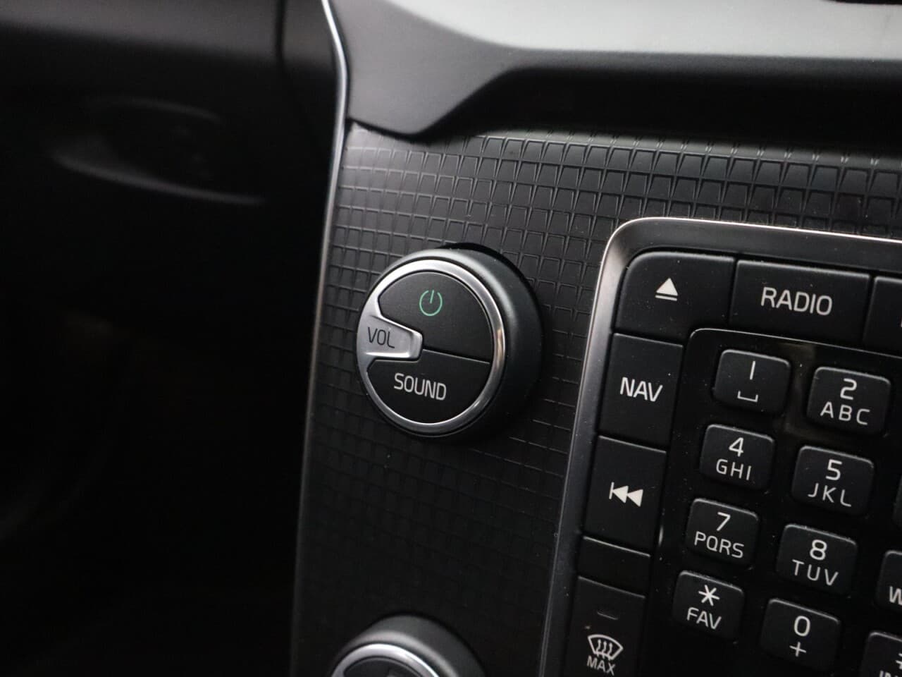 Volvo V40 1.5 T2 R-Design Edition — image 30