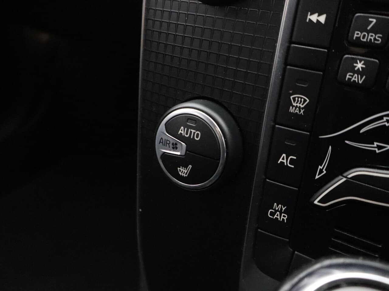 Volvo V40 1.5 T2 R-Design Edition — image 32