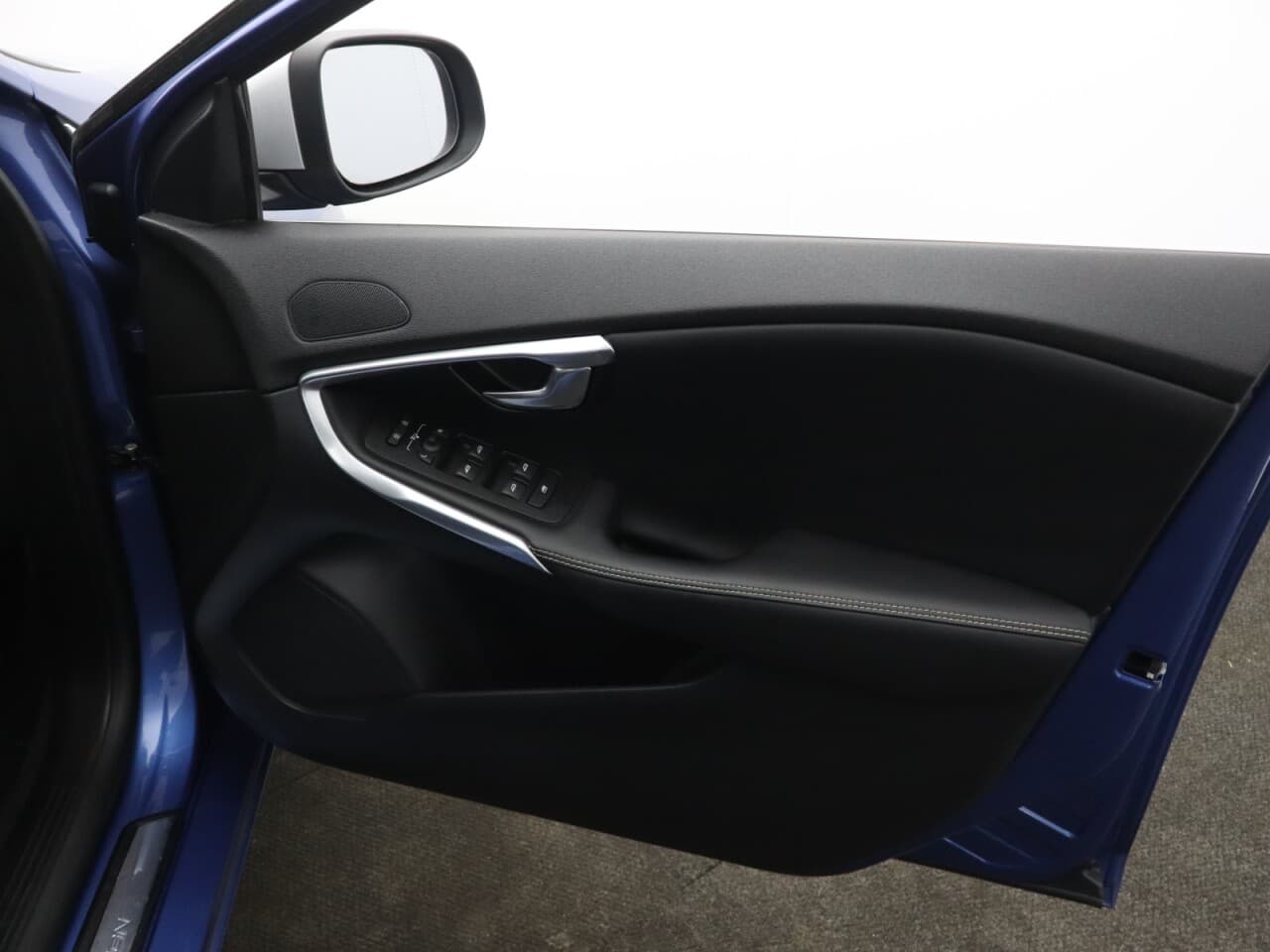 Volvo V40 1.5 T2 R-Design Edition — image 43