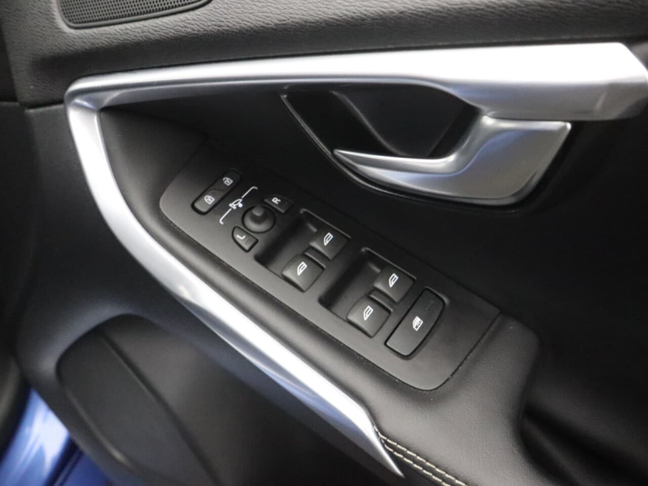Volvo V40 1.5 T2 R-Design Edition — image 44