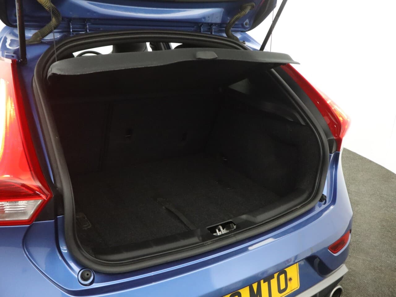 Volvo V40 1.5 T2 R-Design Edition — image 42