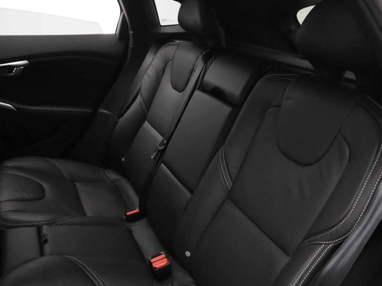 Volvo V40 1.5 T2 R-Design Edition — image 41
