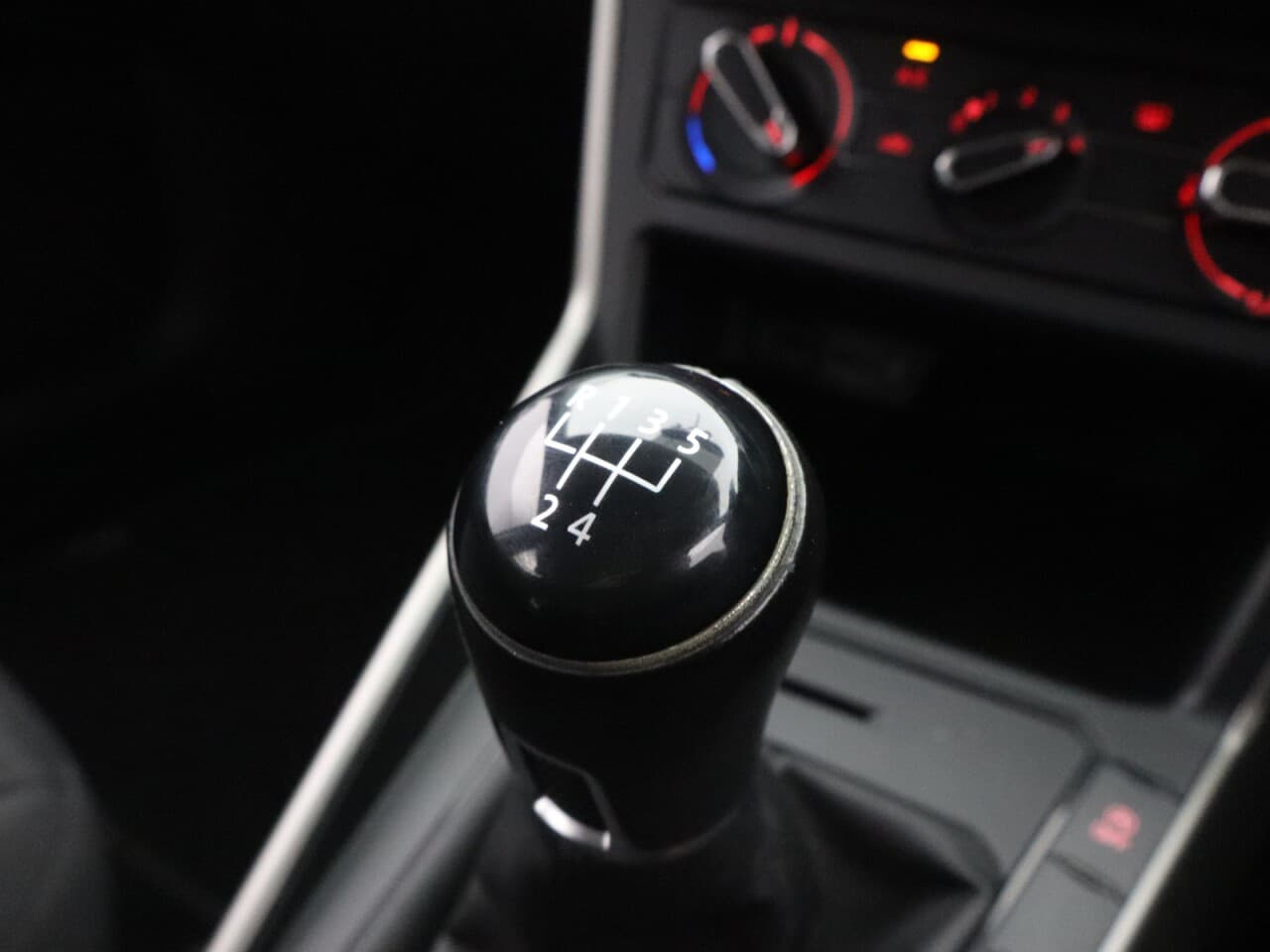 Volkswagen Polo 1.0 TSI Match — image 24