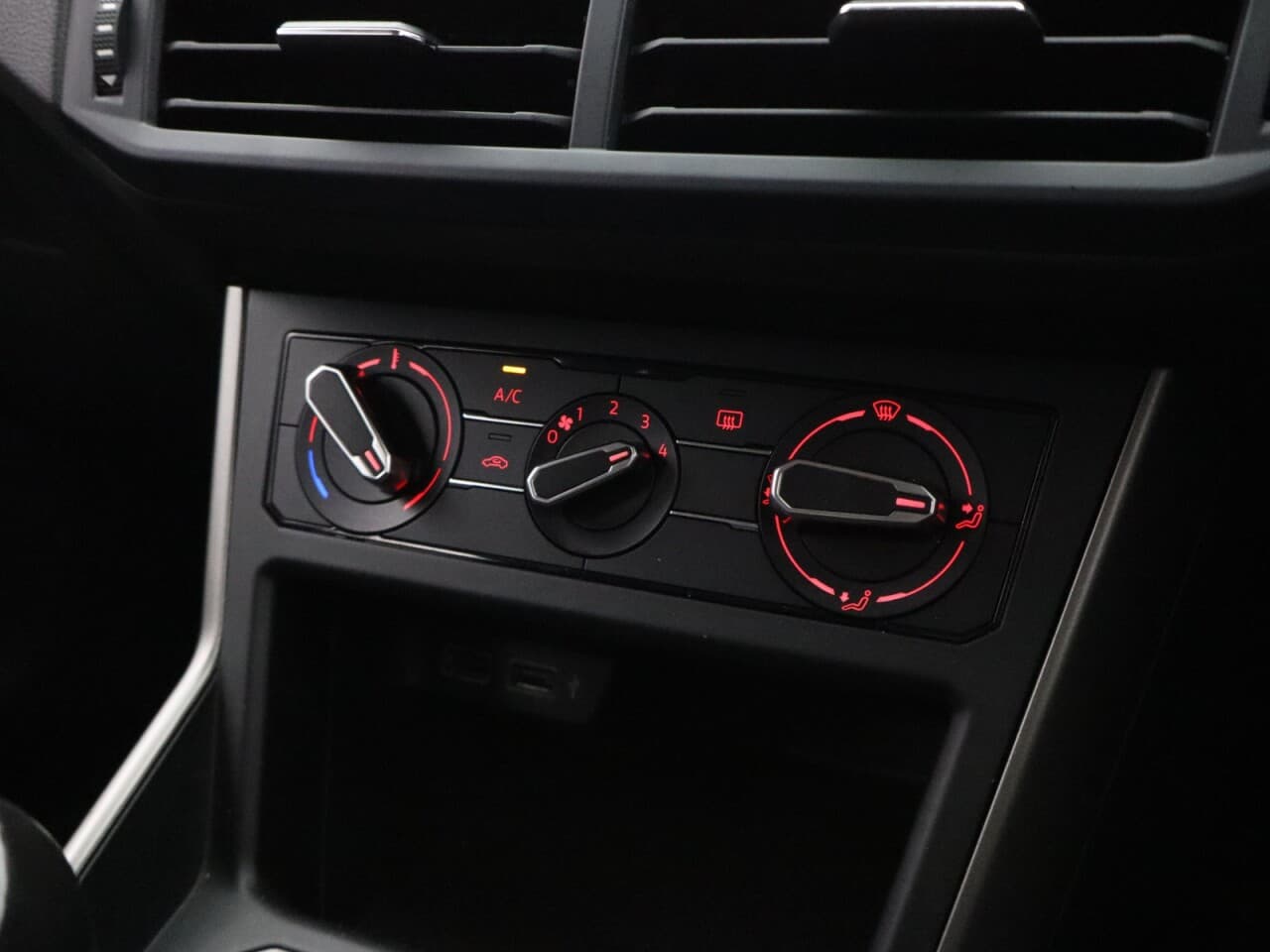 Volkswagen Polo 1.0 TSI Match — image 28
