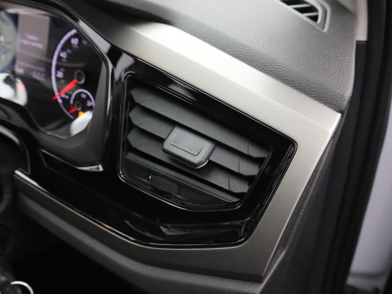 Volkswagen Polo 1.0 TSI Match — image 38