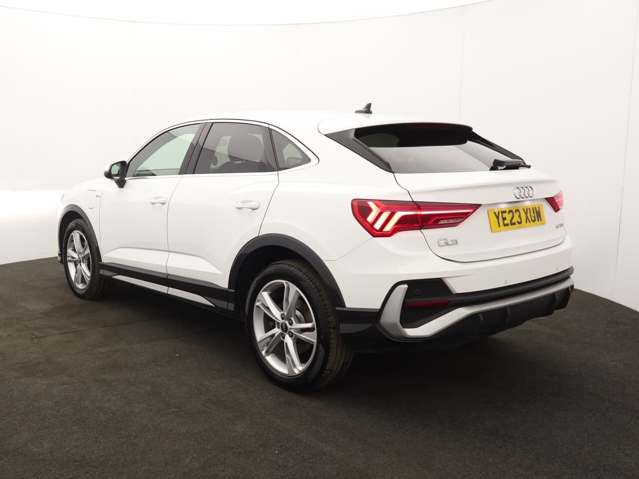 Audi Q3 1.4 TFSIe 45 S line Sportback — image 8