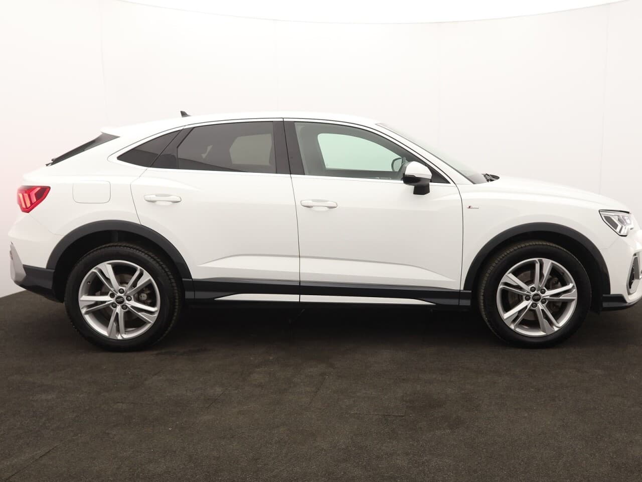Audi Q3 1.4 TFSIe 45 S line Sportback — image 11