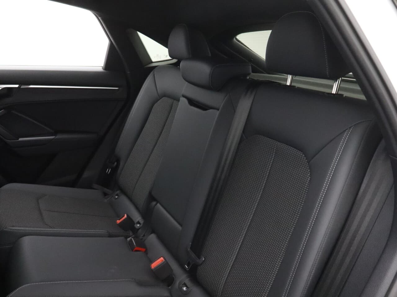 Audi Q3 1.4 TFSIe 45 S line Sportback — image 45