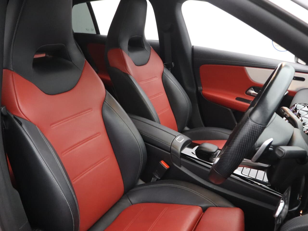 Mercedes-Benz Cla 1.3 CLA250e 15.6kWh AMG Line (Premium) Shooting Brake — image 15