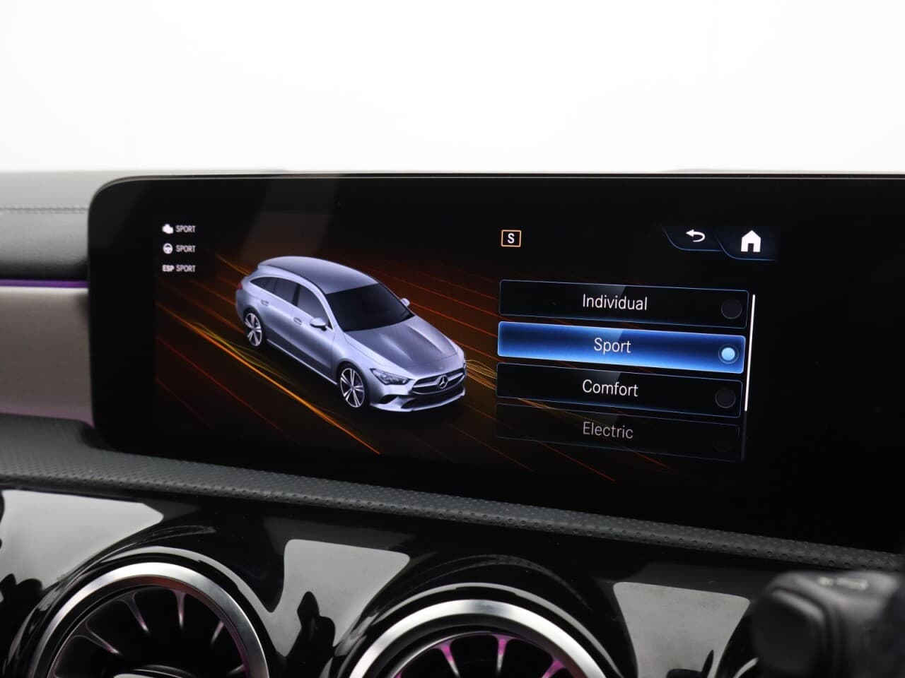 Mercedes-Benz Cla 1.3 CLA250e 15.6kWh AMG Line (Premium) Shooting Brake — image 35